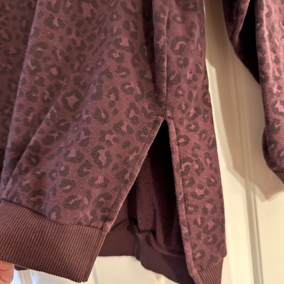 American Eagle - Leopard Print Crewneck Sweatshirt in Plum - Picture 3 of 6